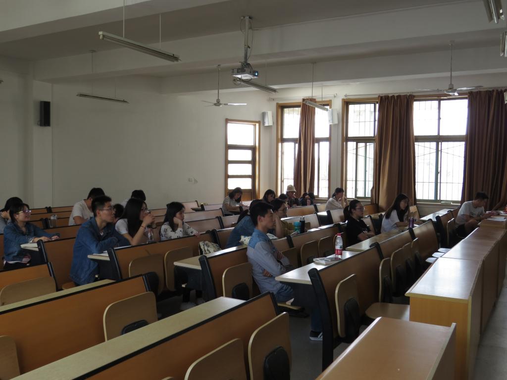 杏吧原创
组织2015级入党积极分子观看纪录片《厉害了,我的国》2.jpg