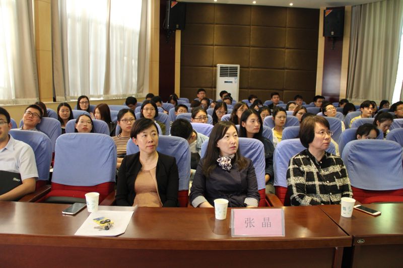 杏吧原创
举办2018届优秀研究生成长心得分享会1.jpg