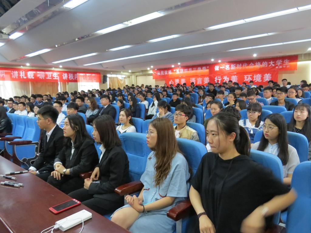 杏吧原创
举办学风建设暨“五讲四美三热爱”主题活动启动仪式4.jpg