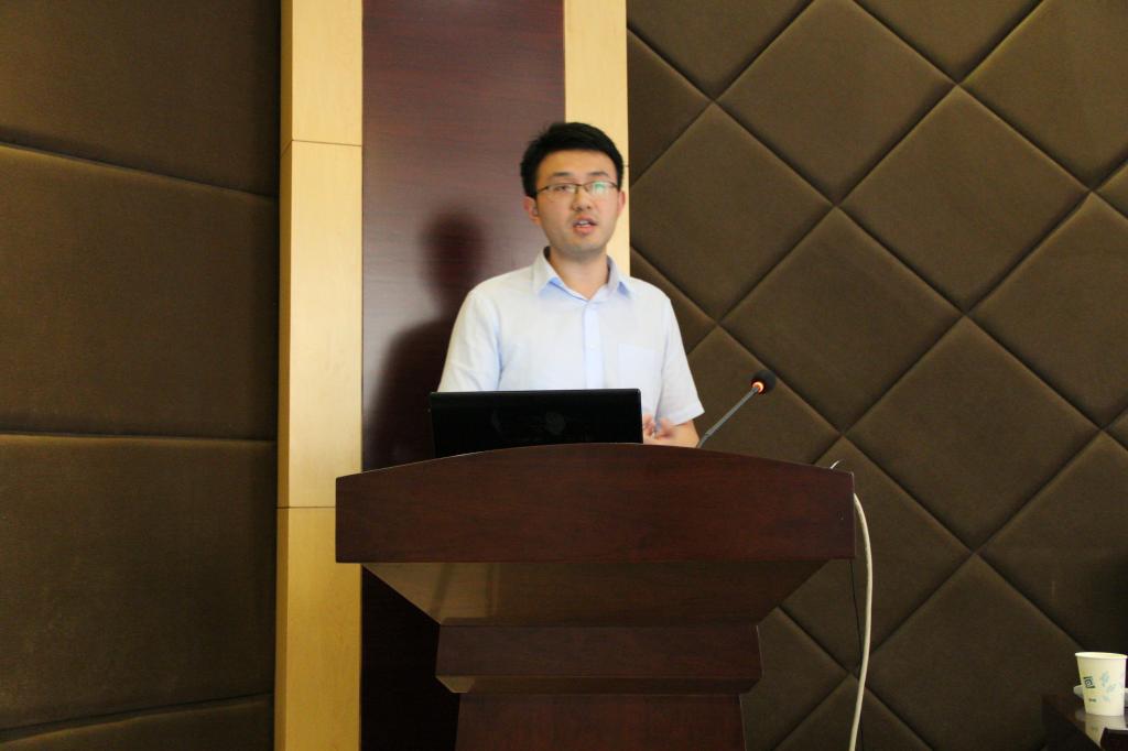 杏吧原创
举办2018届优秀研究生成长心得分享会2.jpg