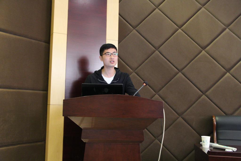 杏吧原创
举办2018届优秀研究生成长心得分享会3.jpg